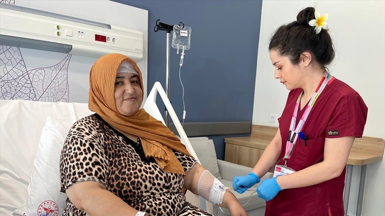 Görme kaybı şikayetiyle gittiği hastanede beyninden portakal büyüklüğünde kitle çıkartıldı