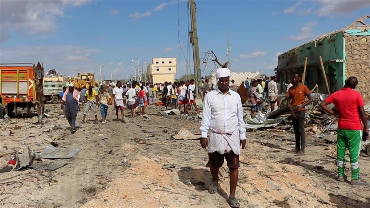 Somali’de bombalı araçla düzenlenen saldırıda en az 10 kişi hayatını kaybetti