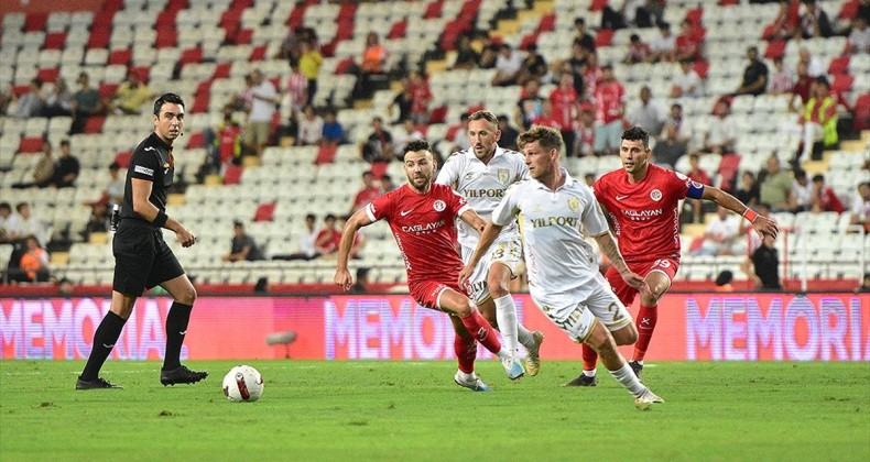 Antalyaspor evinde Yılport Samsunspor’u 2 golle yendi