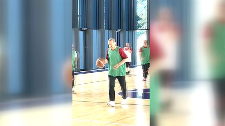 Cumhurbaşkanı Erdoğan, basketbol oynadı