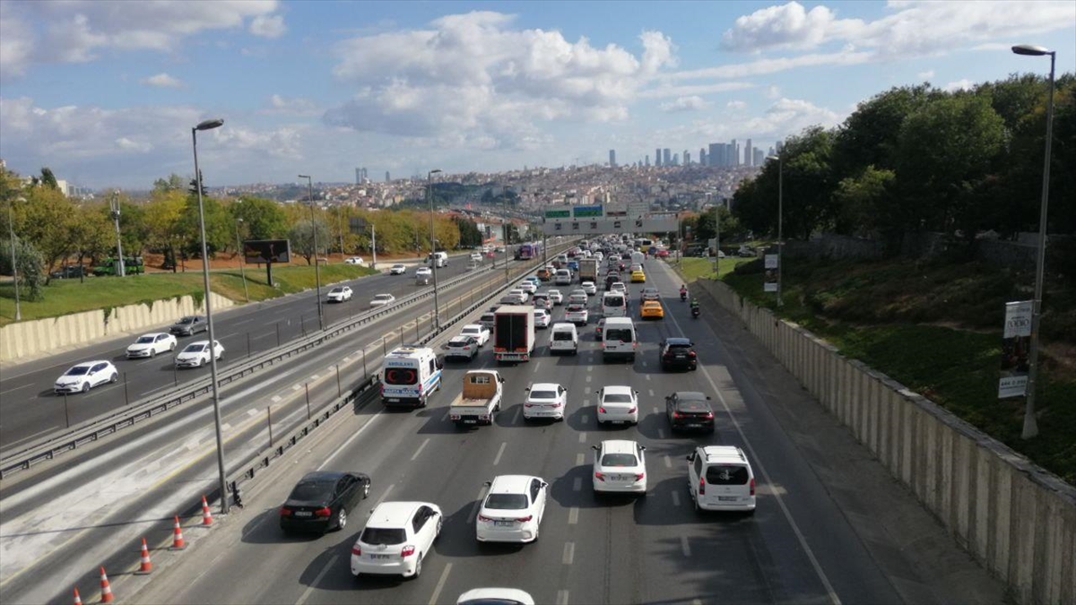 İstanbul’da haftanın ilk günü trafik yoğunluğu yaşanıyor