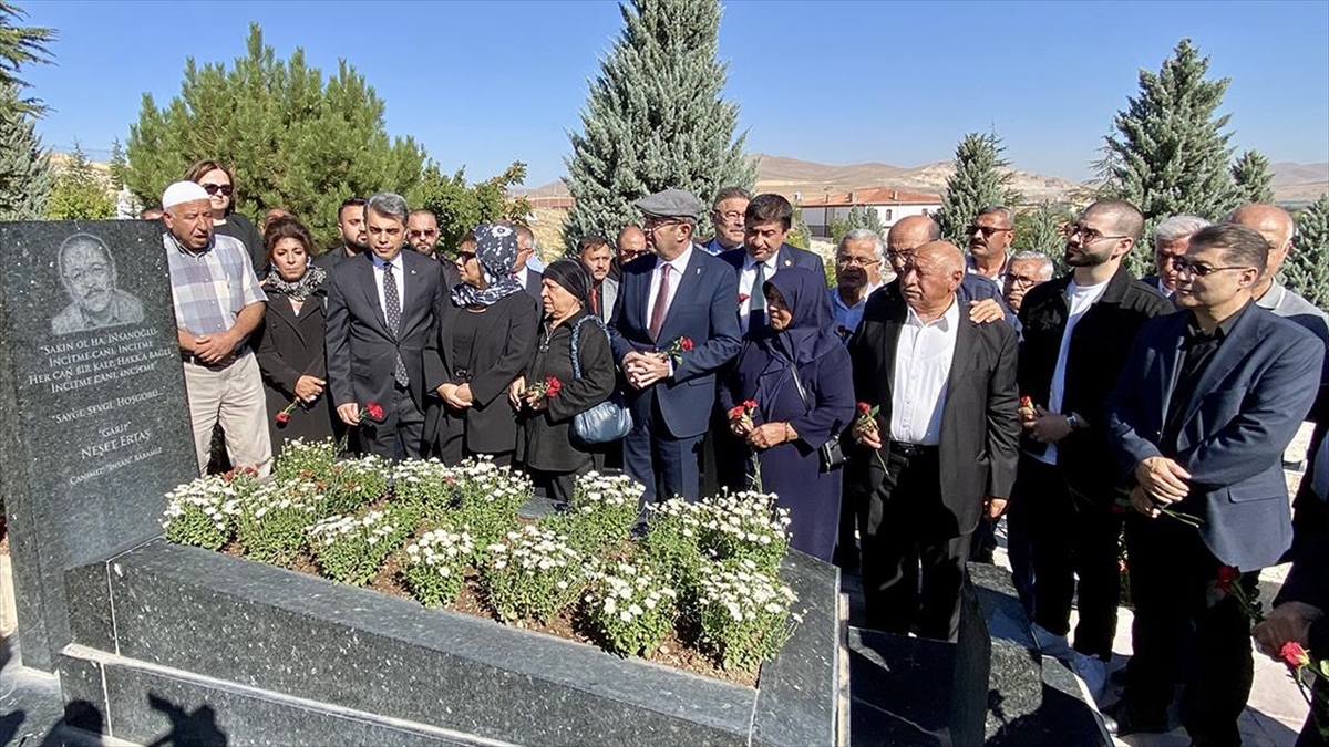 Halk ozanı Neşet Ertaş, Kırşehir’de mezarı başında anıldı