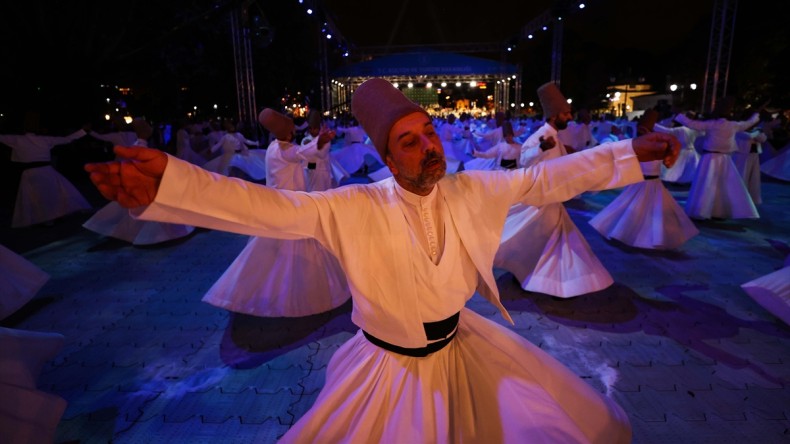 Sultanahmet’te yaklaşık 750 semazen sema gösterisi sundu
