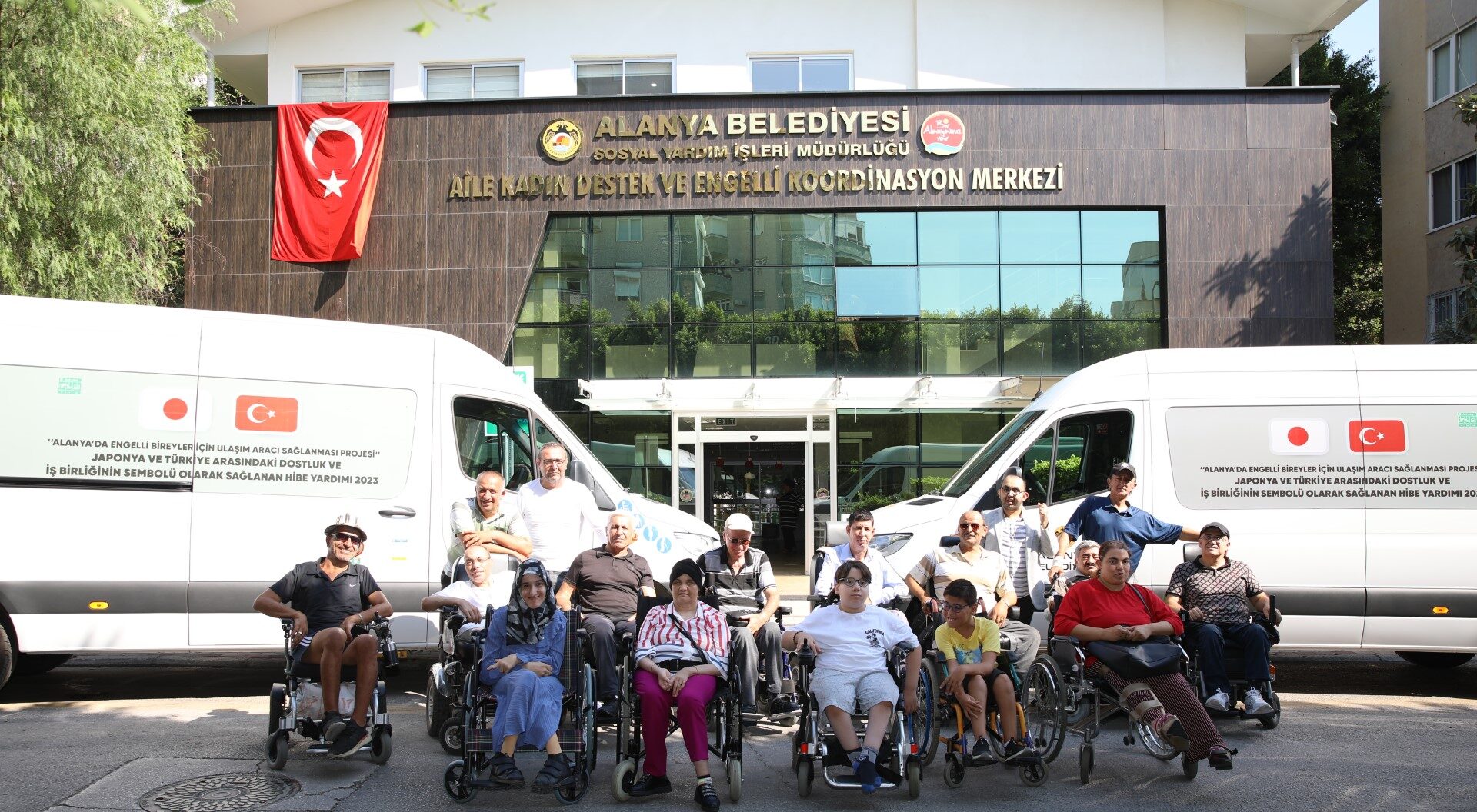 JAPONYA İLE YAPILAN HİBE PROGRAMI İLE ALANYA BELEDİYESİ’NE 2 ENGELLİ ARACI KAZANDIRILDI BAŞKAN YÜCEL: HİBE YOLU İLE BELEDİYEMİZ KAZANDIRDIĞIMIZ ARAÇLAR ENGELLİ VATANDAŞLARIMIZA HAYIRLI OLSUN