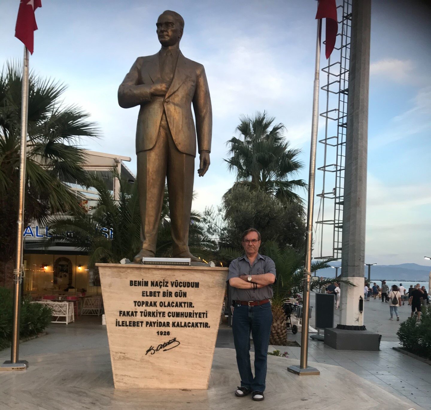 AKÇAY MEYDANINDAKİ ATATÜRK HEYKELİNİN HİKAYESİ!