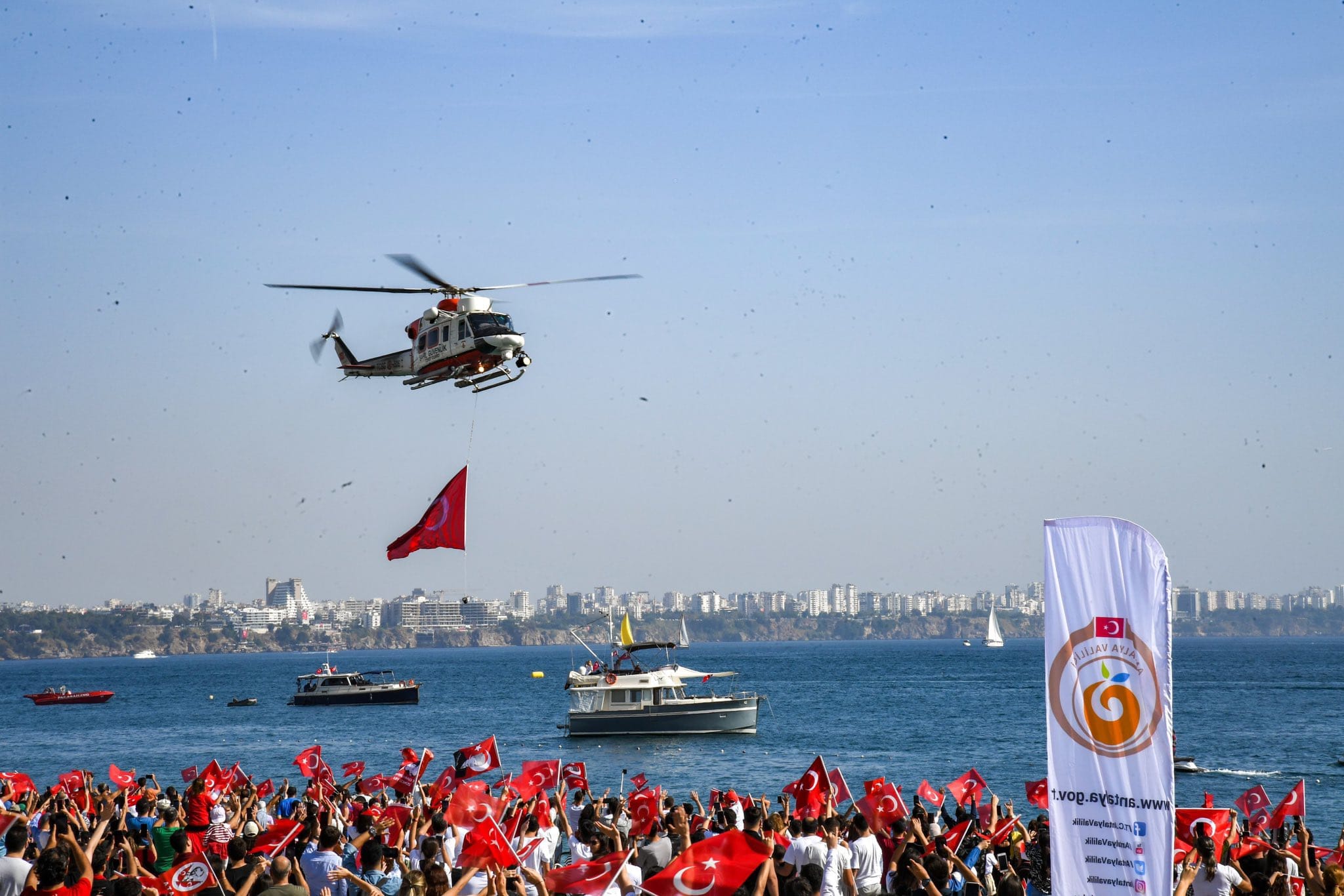 *ANTALYA’DA F-16’LARDAN NEFES KESEN 100’ÜNCÜ YIL GÖSTERİSİ*