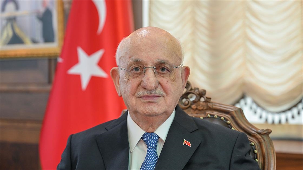 Eski TBMM Başkanı Kahraman’dan “onarım değil yeni anayasa” önerisi