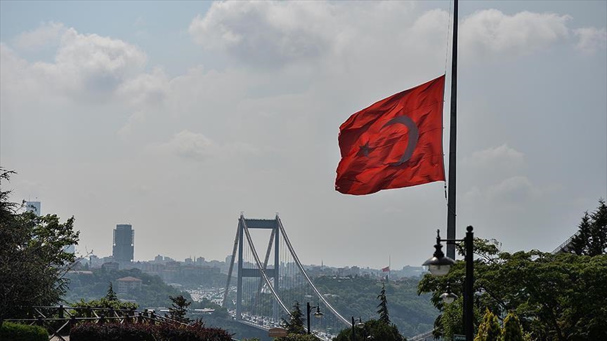 Gazze’de hayatını kaybeden filistin’liler için Türkiye’de 3 günlük ulusal yas ilan edildi.