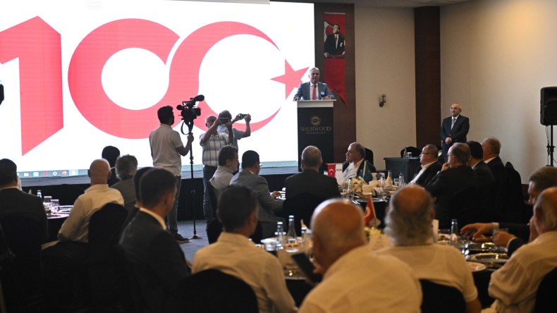 Başkan Uysal turizmcilerle bir araya geldi