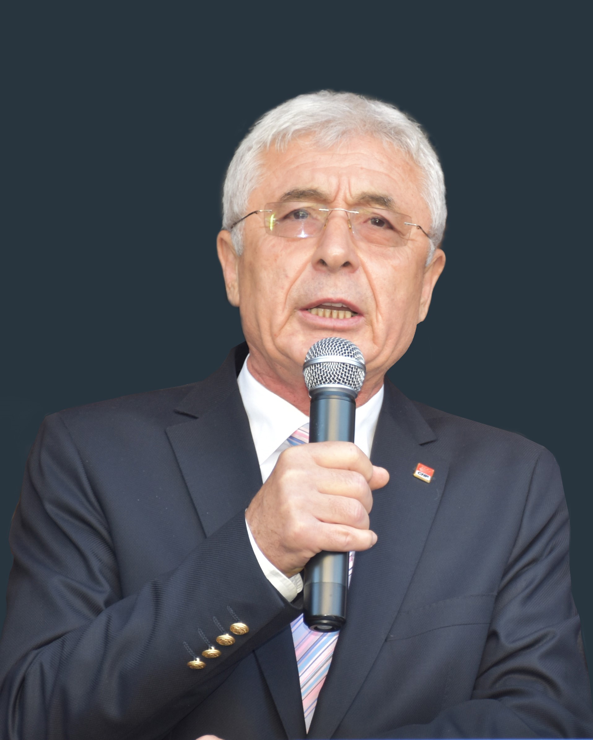 CHP İl Başkanı Nail Kamacı eş zamanlı olarak yazılı basın açıklaması düzenledi.