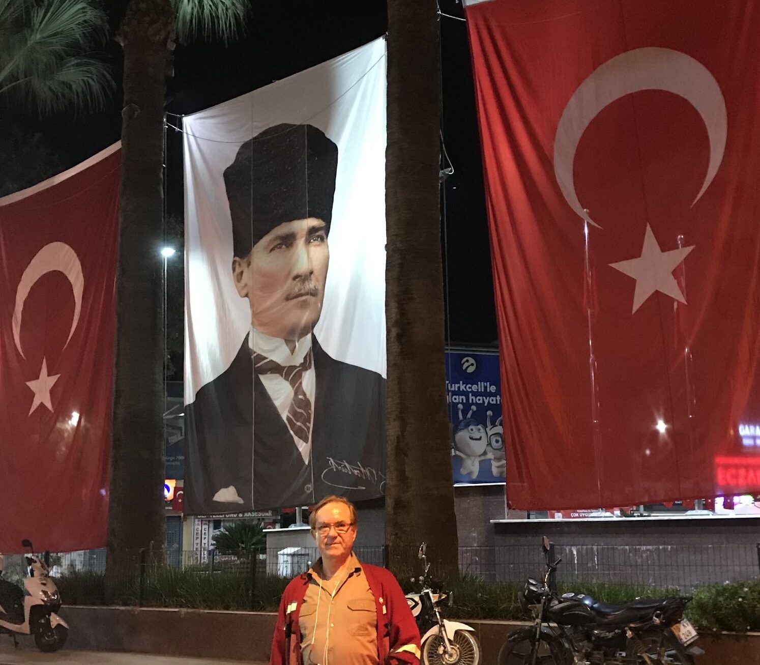 SADECE CUMHURİYET YETMEZ ! İLLE DE “LAİK CUMHURİYET” ….