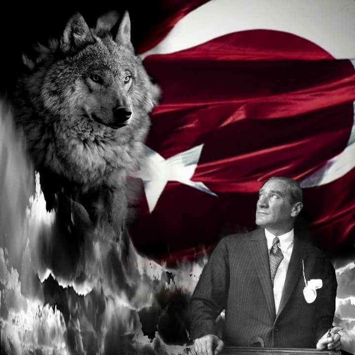 LÜBECK’DE TARİHİ MEYDANDA ATATÜRK ANILDI