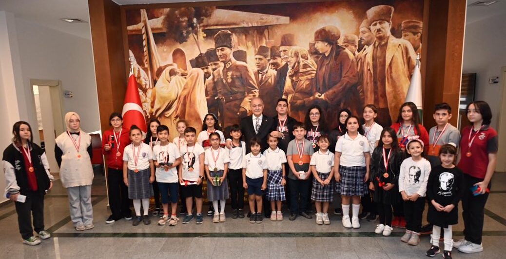 YARIŞMALARDA DERECEYE GİRENLERE ÖDÜLLERİNİ BAŞKAN KADİR KARA VERDİ