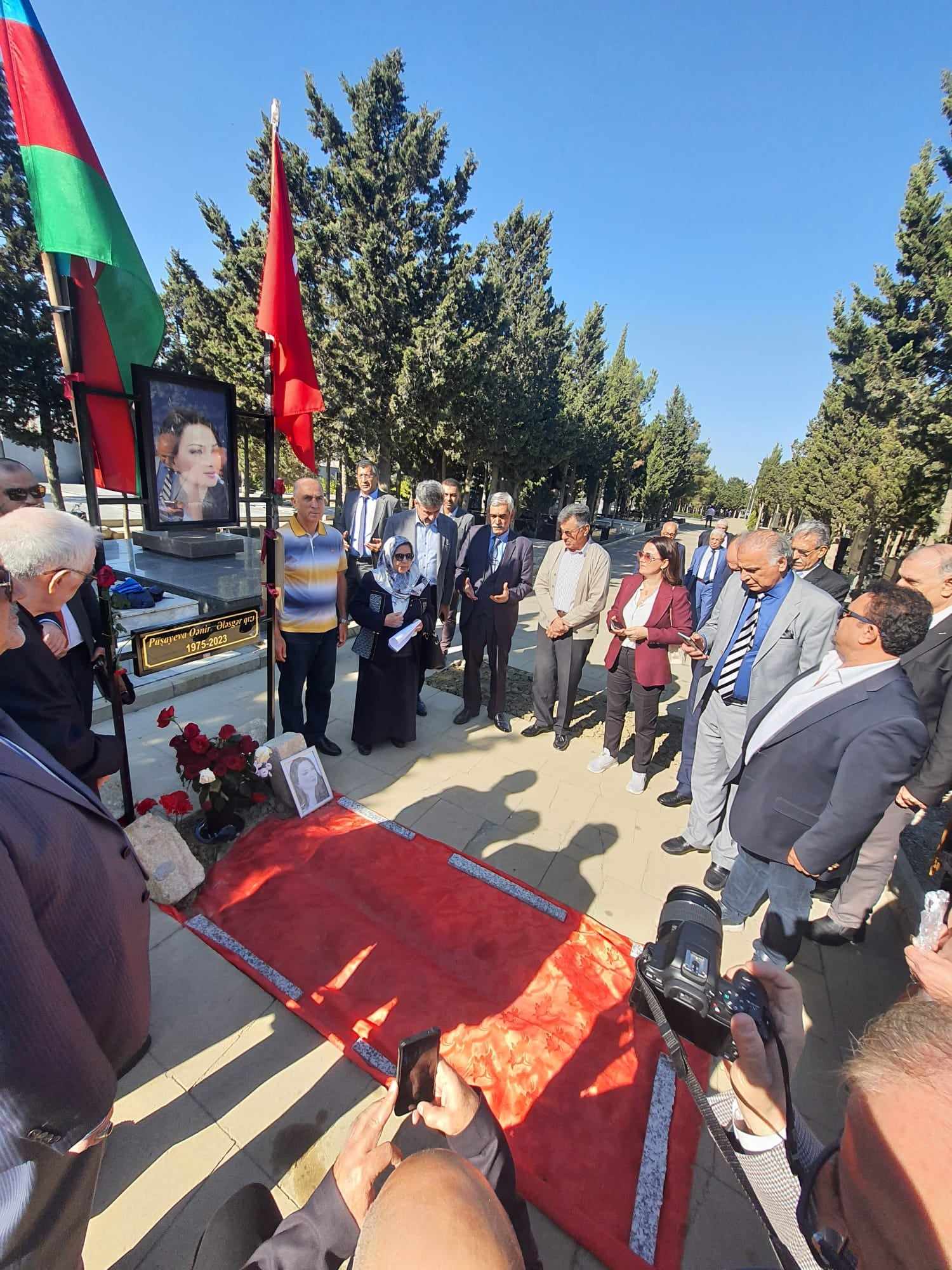 Irak Türkmenlerinden  Ganire Paşayeva’ya vefa, mezarı başında anıldı
