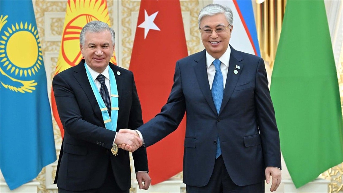 Özbekistan Cumhurbaşkanı Mirziyoyev’e “Türk Dünyası Yüksek Nişanı” takdim edildi