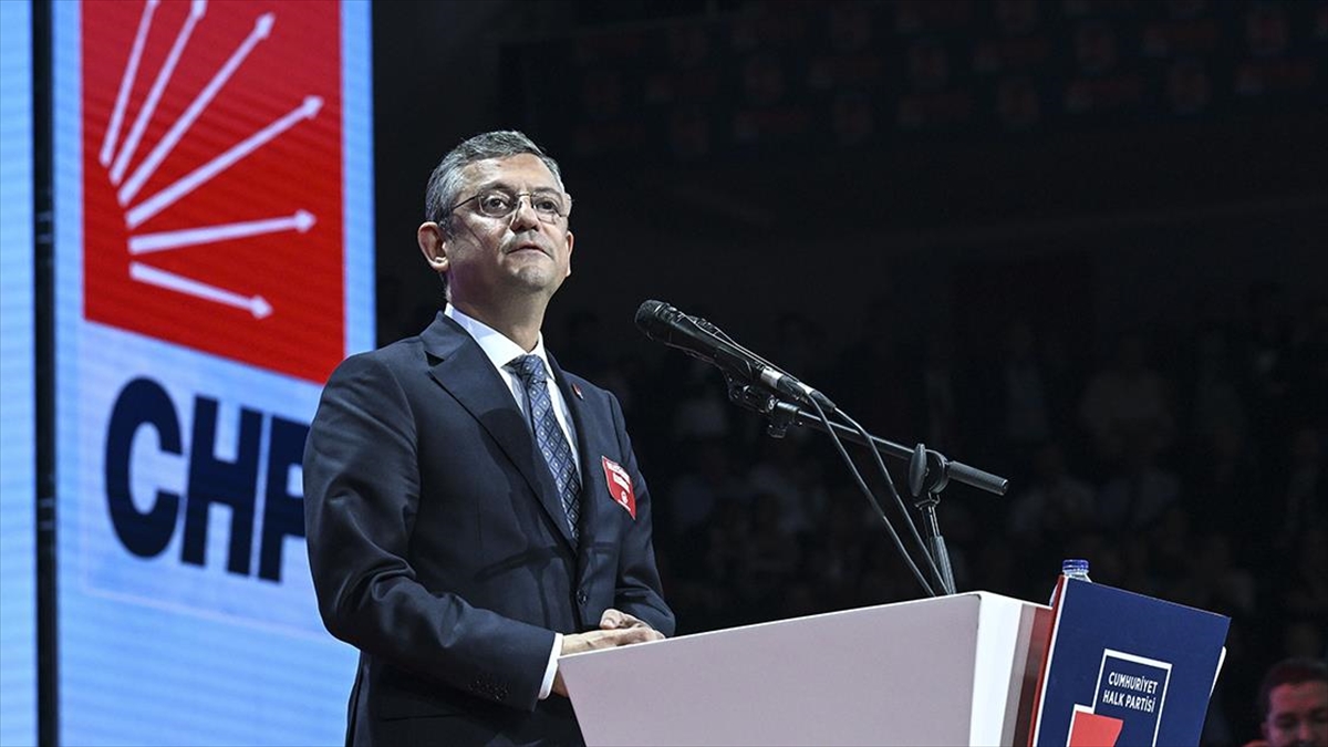 CHP Genel Başkanı Özgür Özel, İzmir’de açıklamalarda bulundu