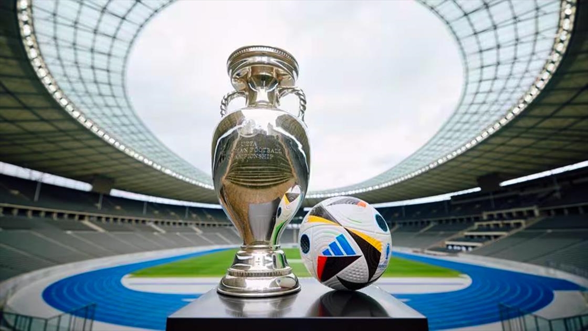 UEFA, EURO 2024’ün resmi maç topunu tanıttı