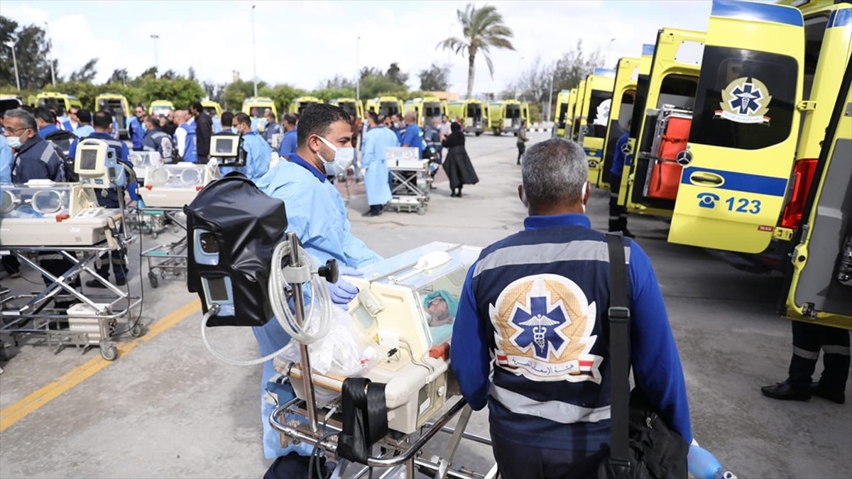 Gazze’den Mısır’a 6 binden fazla yabancı uyruklu ile 236 Filistinli yaralı geçti