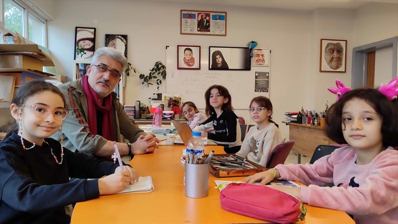 Sinoplu öğrenciler barış konulu karikatürleriyle İtalya’dan iki dünya birinciliği aldı