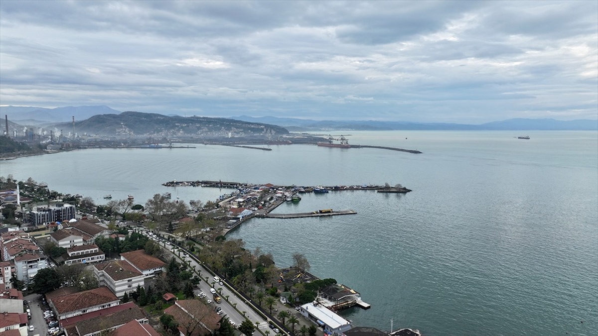 Zonguldak’ta batan geminin kayıp 7 personelini arama çalışmaları sürüyor