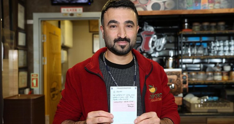 Trabzonsporlu futbolcuların bıraktığı not kafeterya işletmecisini duygulandırdı
