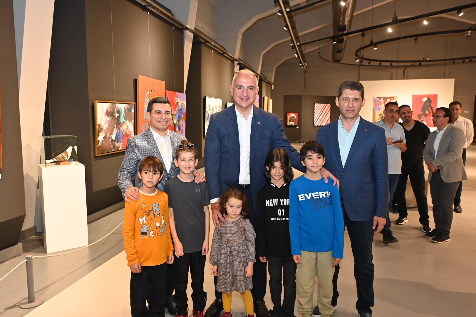 Kültür ve Turizm Bakanı Ersoy, Dokumapark’ı gezdi