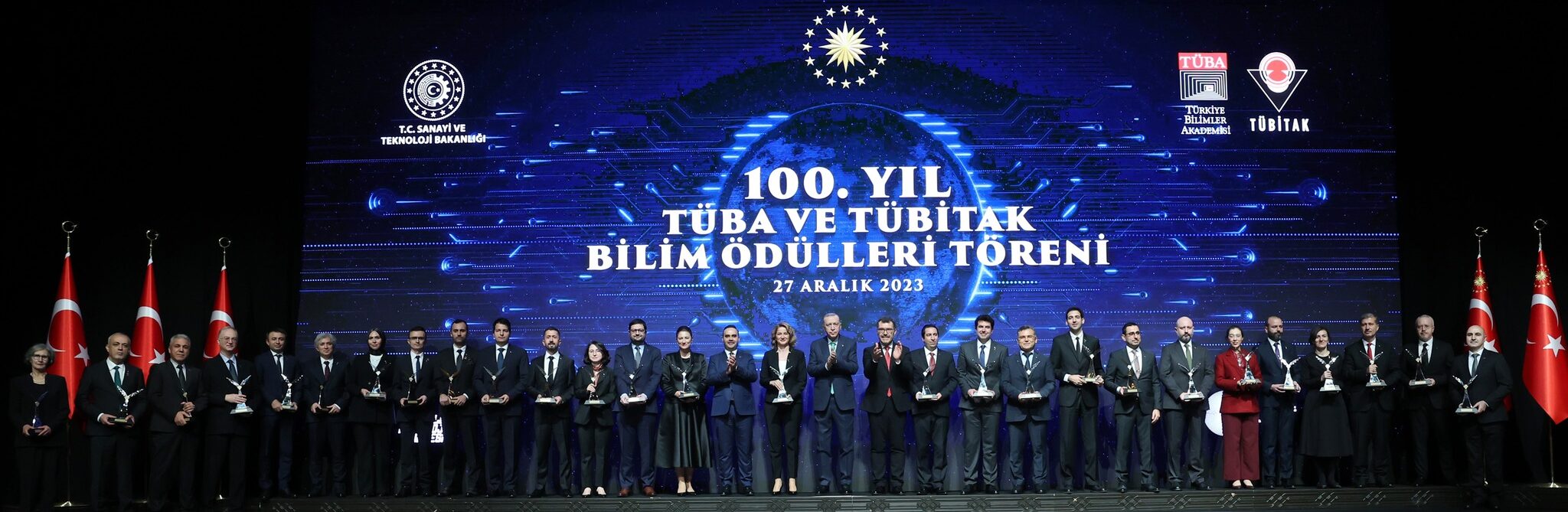 Prof. Dr. Ömer Özkan’a TÜBİTAK Hizmet Ödülü  Prof. Dr. Ömer Özkan, Akdeniz Üniversitesinin bir kez daha gururu oldu