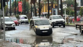 Antalya’da dolu tarım alanlarına zarar verdi
