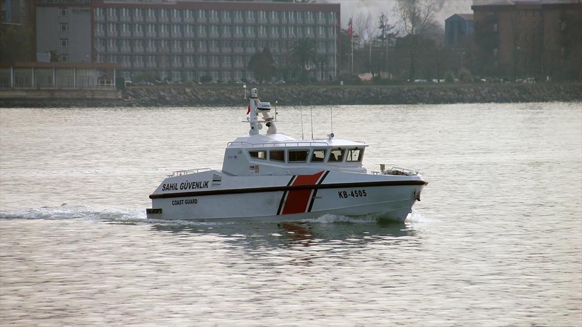 Zonguldak’ta batan geminin kayıp 7 personelini arama çalışmaları sürüyor