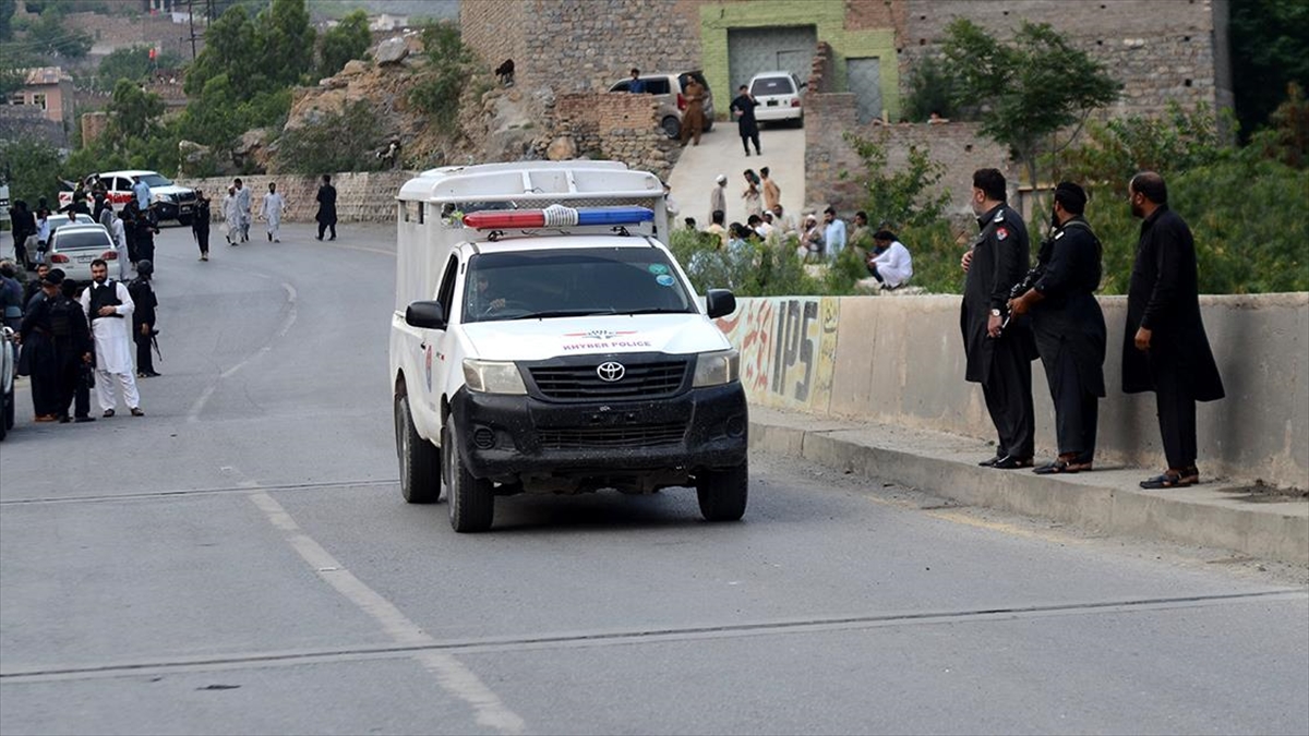 Pakistan’da intihar saldırısı ve çatışmalarda 25 asker öldü, 27 militan etkisizleştirildi