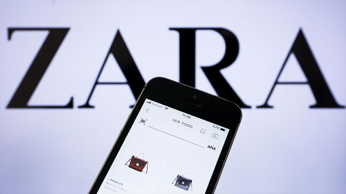 AA-20231212-33169224-33169223-ISPANYOL_ZARA_BOYKOT_CAGRILARININ_ARDINDAN_TARTISMALI_REKLAM_KAMPANYASINI_DURDURDU