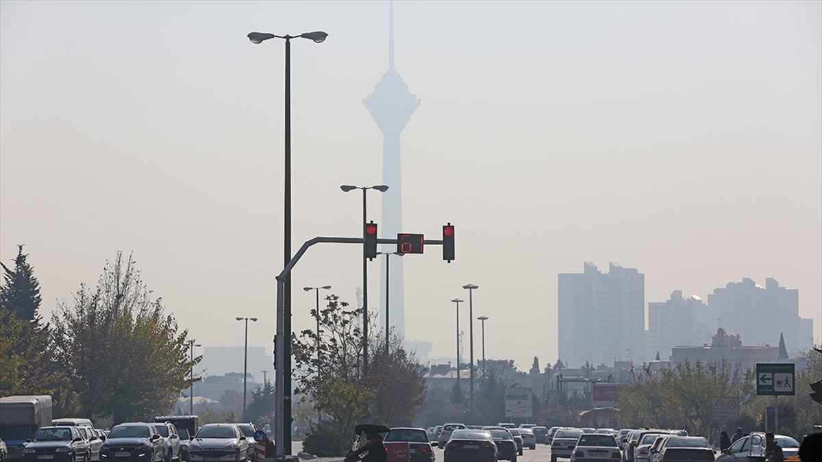 Tahran’da hava kirliliği “kırmızı alarm” seviyesinde