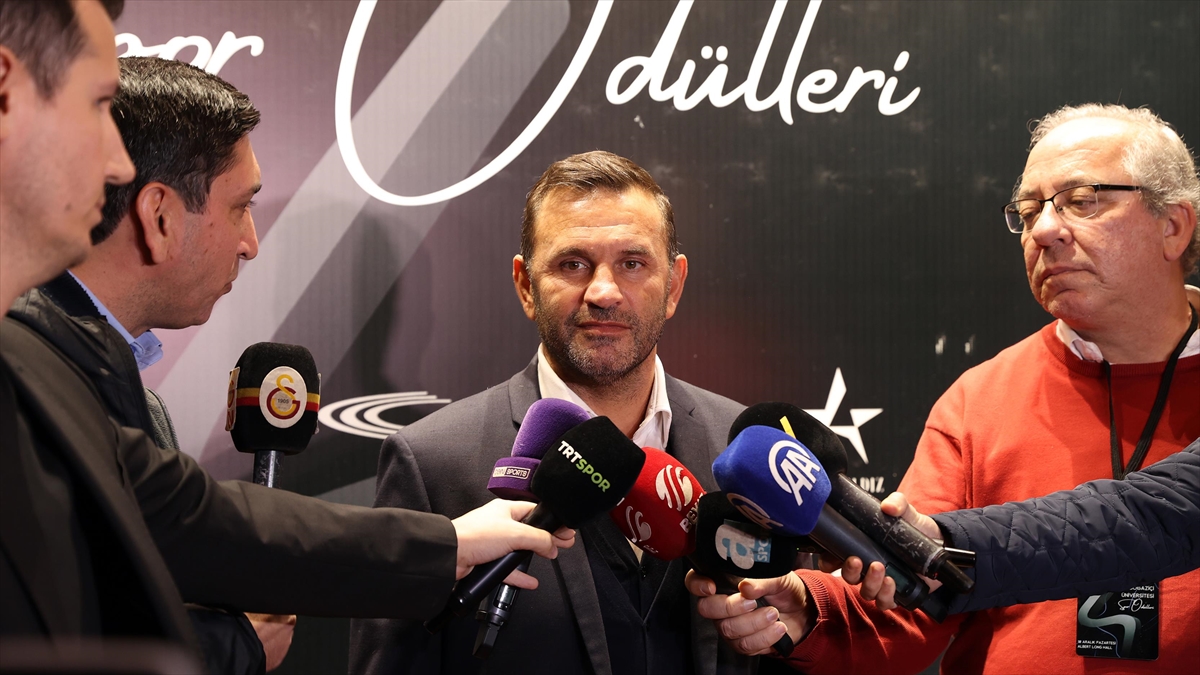 Galatasaray Teknik Direktörü Buruk UEFA Avrupa Ligi’nde turu geçeceklerine inanıyor