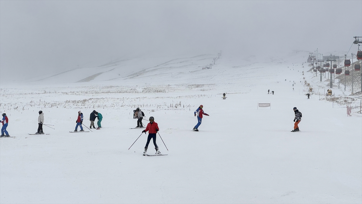Erciyes Kayak Merkezi’nde sezon açıldı