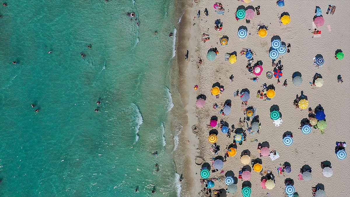 Yılbaşı tatili yoğunluğu yaşanan Antalya’da aralık ayı turist rekoru kırıldı