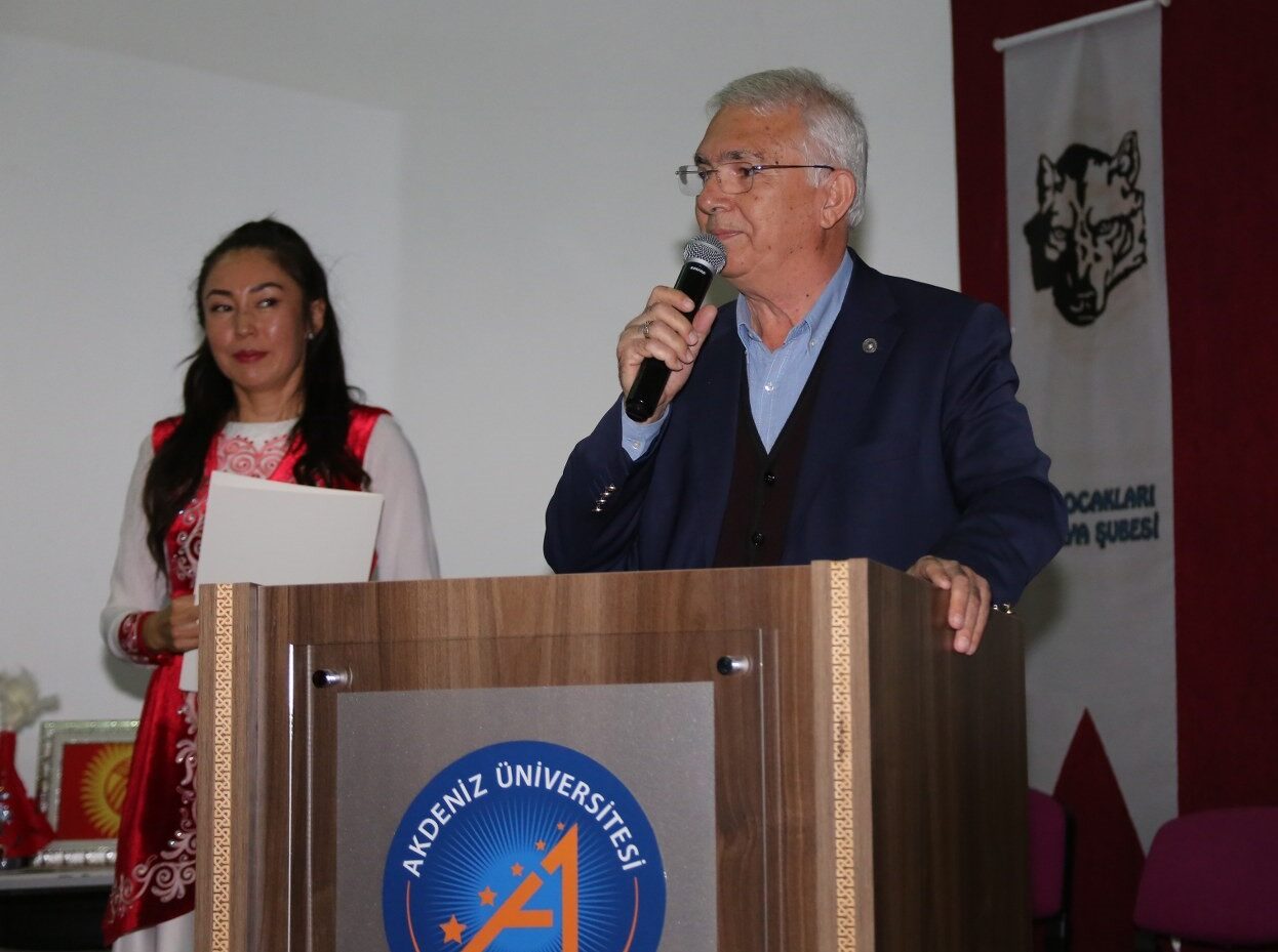 Eğitim Fakültesi’nde Usta Yazar Cengiz Aytmatov anıldı