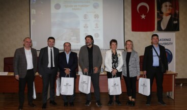 Akdeniz Üniversitesi’nde Şehir ve Turizm Paneli düzenlendi