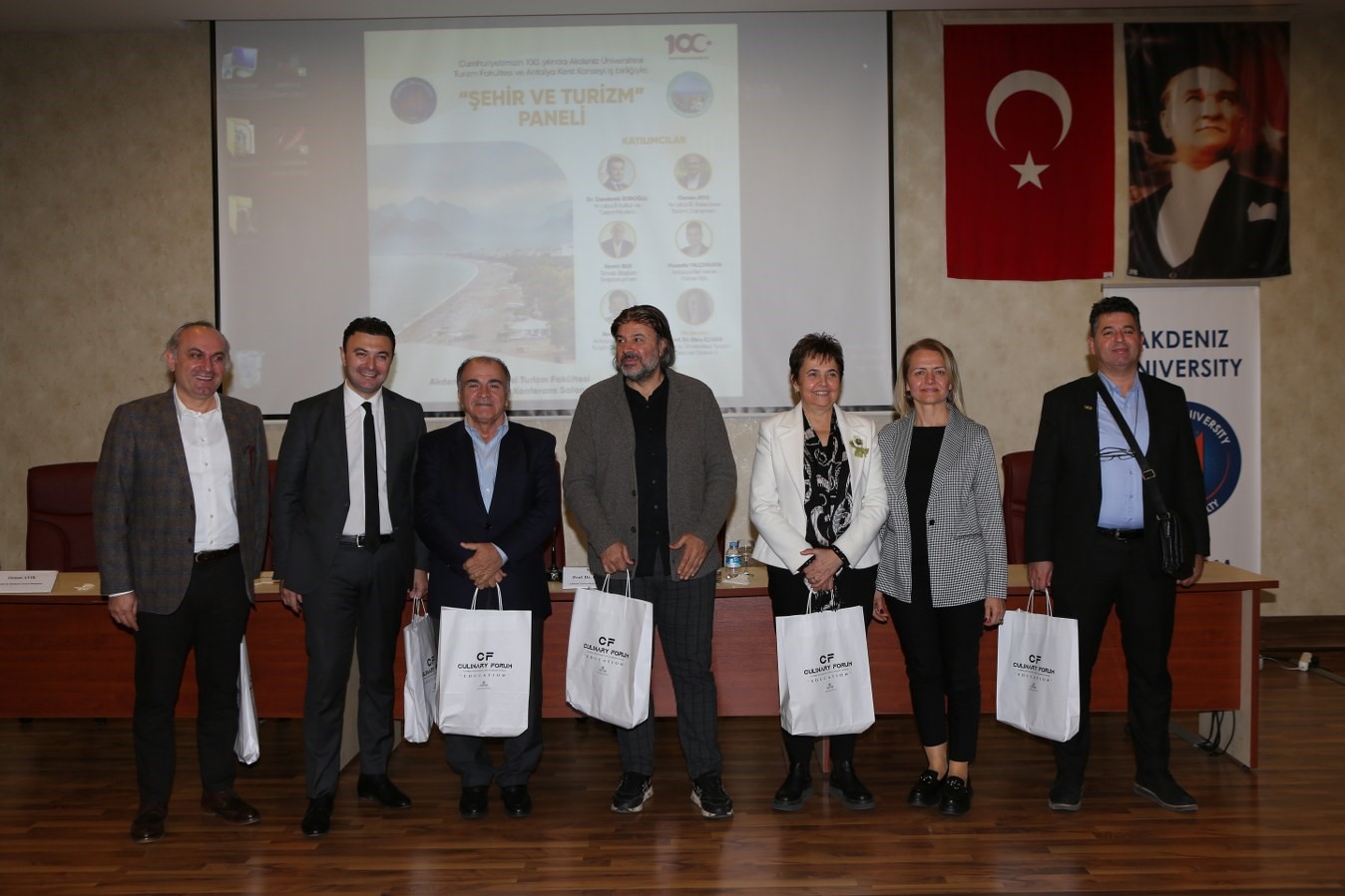 Akdeniz Üniversitesi’nde Şehir ve Turizm Paneli düzenlendi