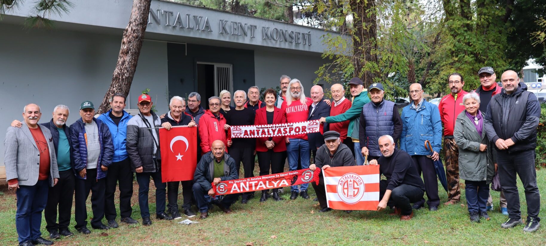 ANTALYA KENT KONSEYİNDEN SPORU VE SPORCUYU COŞTURAN MİLOŞ VE ALİ DAYI’YA VEFA…