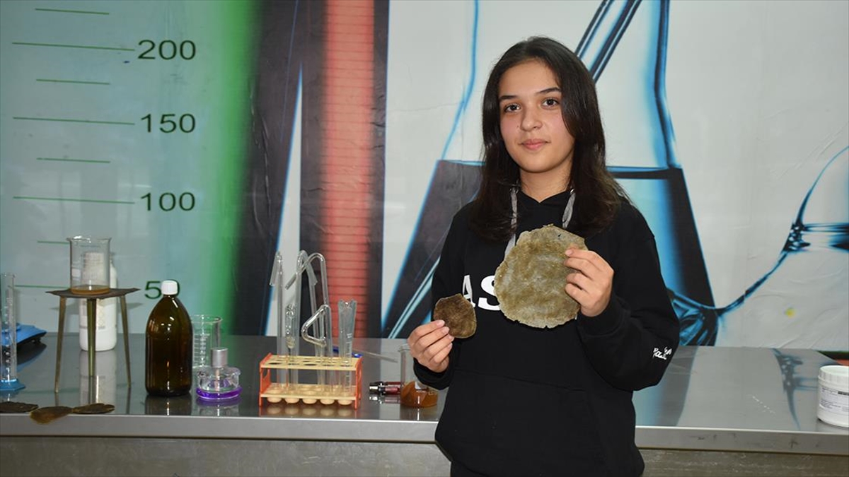 Adana’da lise öğrencisi, mantar atıklarından deri elde etti