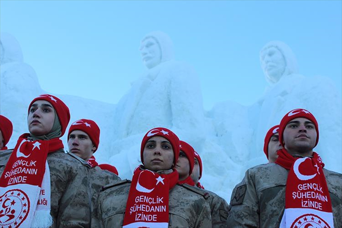 Sarıkamış’ta şehitler için yapılan “Kardan Heykeller’in” açılışı gerçekleştirildi