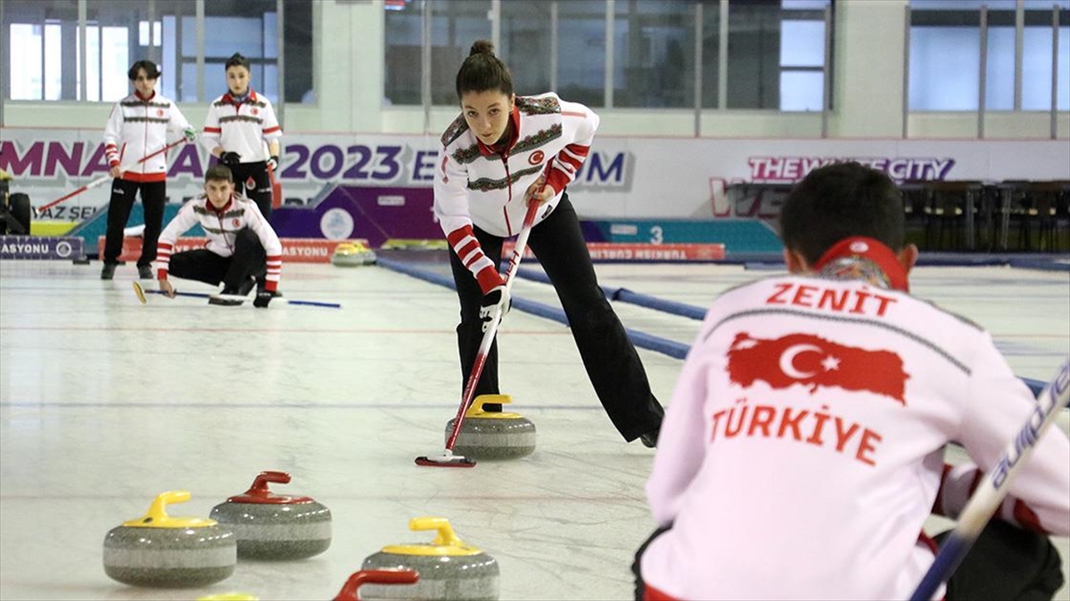 Genç milli curlingciler, Güney Kore’deki olimpiyatlarda madalya almak istiyor