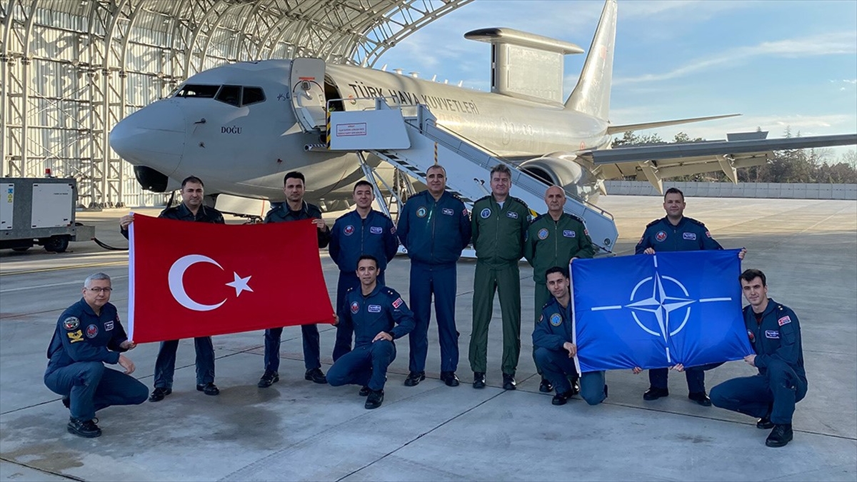 TSK’ya ait iki uçak NATO ülkesinin hava sahasında ilk defa silah kontrol görevi yaptı