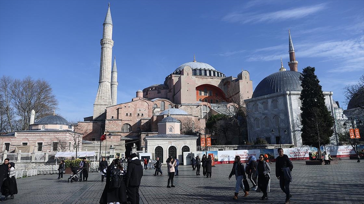 Ayasofya’da yeni düzenleme ile giriş yoğunluğu azaldı