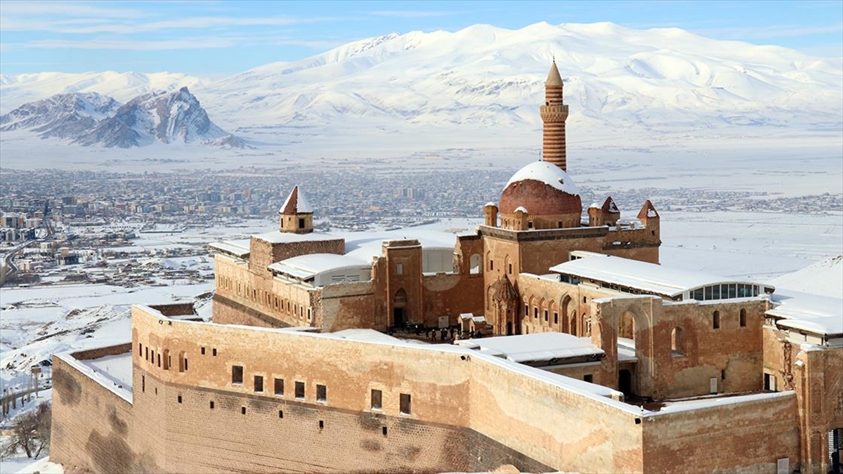 Sömestirde kültür yolculuğuna çıkanların Doğu’daki durağı İshak Paşa Sarayı
