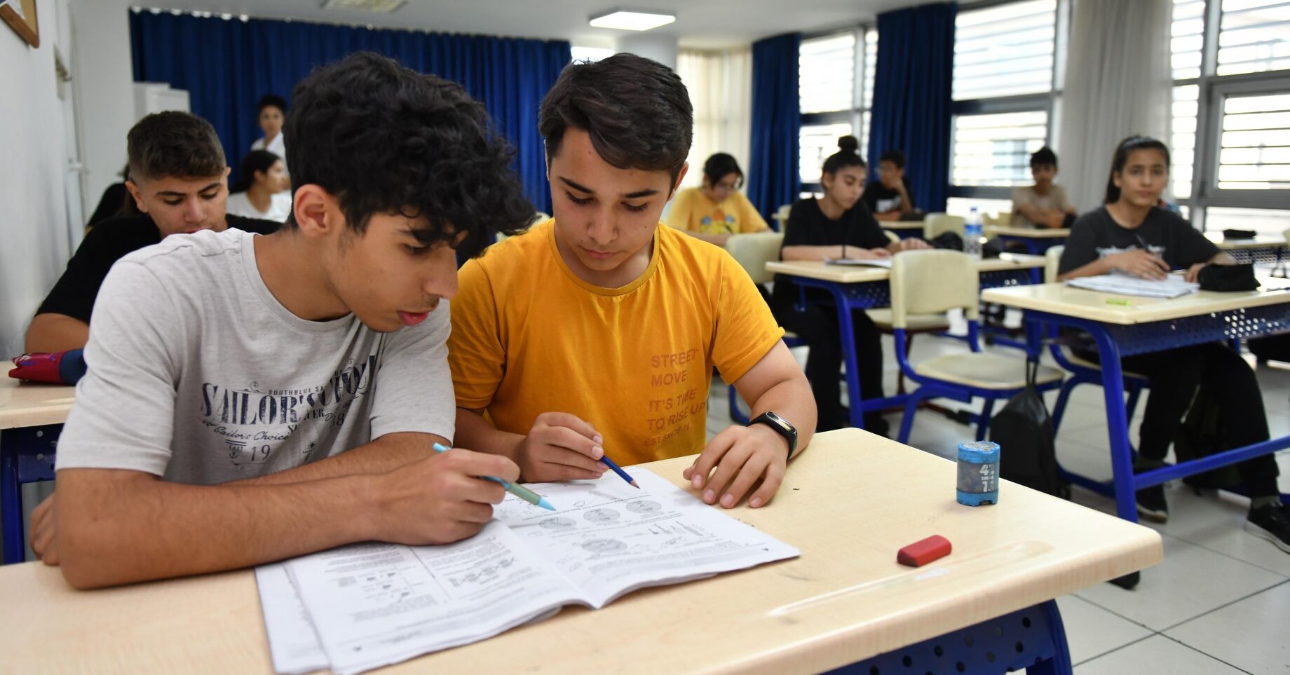Muratpaşa tatilde de öğrencilerin elini bırakmayacak