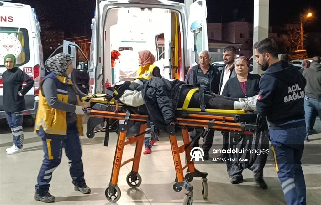 Adana’da uçuruma devrilen otomobildeki 4 kişi yaralandı