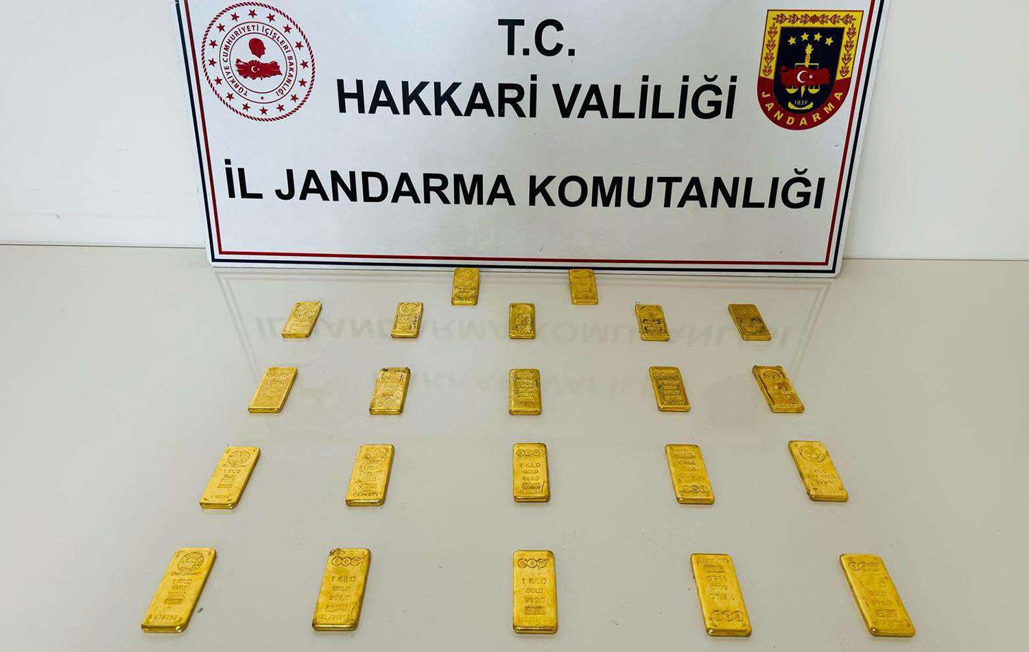HAKKARİ – Birer kilogramlık 22 külçe altın ele geçirildi