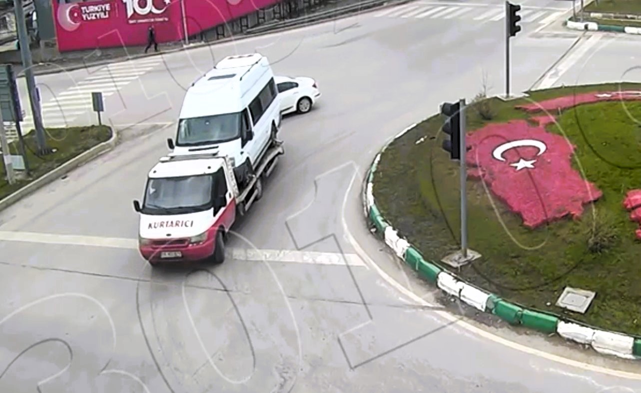 Osmaniye’de çaldığı minibüsü çekiciyle tamirciye götüren zanlı yakalandı