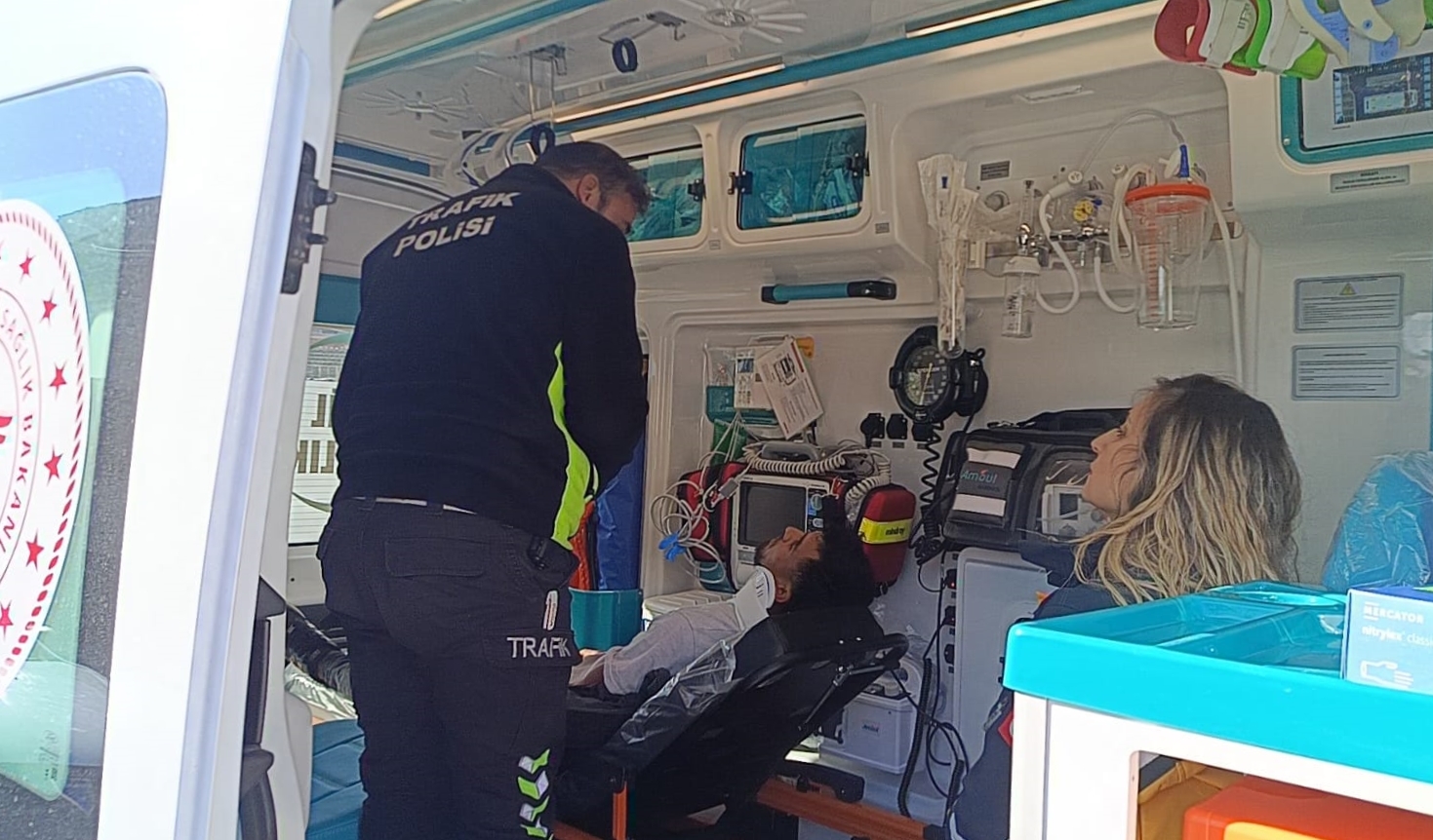Adana’da otomobilin çarpıp kaçtığı motosikletin sürücüsü yaralandı